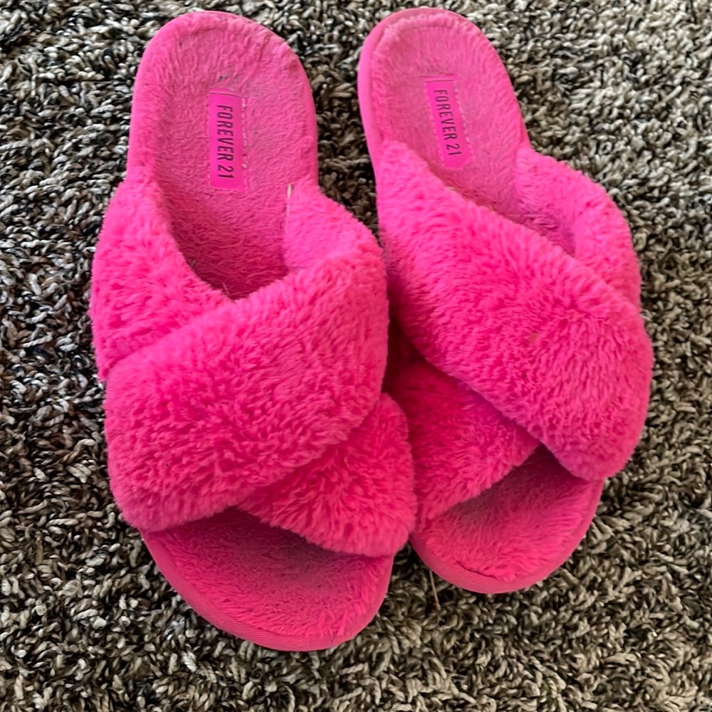 Pink forever 21 slides